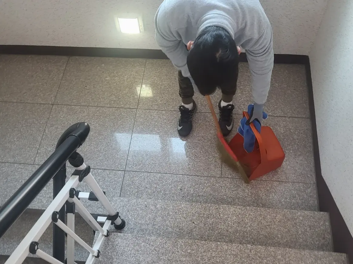 세종시 도담동 오피스 기계실 장비 주변 정밀 위생청소 사례 - 행진크린